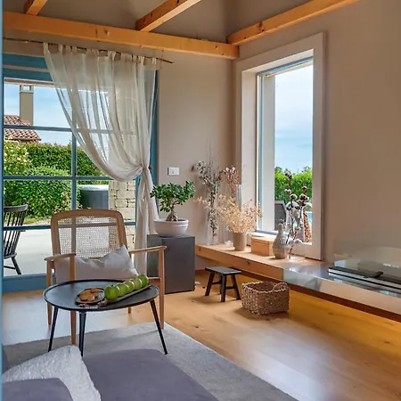Toscana For 6 People Near Umag With Private Pool, Jacuzzi & Sea View - Pet Friendly * Vilanija