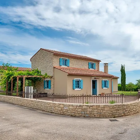 Toscana For 6 People Near Umag With Private Pool, Jacuzzi & Sea View - Pet Friendly Vila