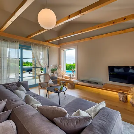 Vila Toscana For 6 People Near Umag With Private Pool, Jacuzzi & Sea View - Pet Friendly