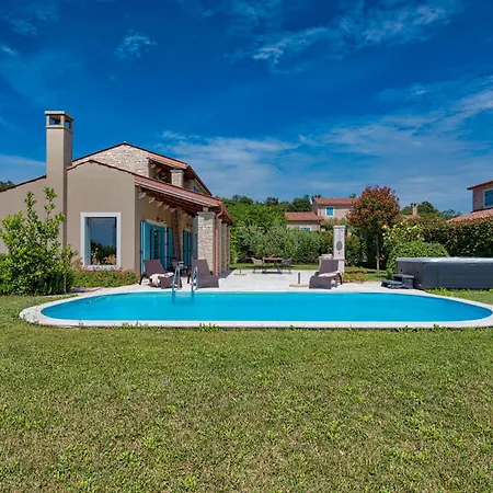 Vila Toscana For 6 People Near Umag With Private Pool, Jacuzzi & Sea View - Pet Friendly *