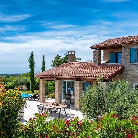 Vila Toscana For 6 People Near Umag With Private Pool, Jacuzzi & Sea View - Pet Friendly Vilanija