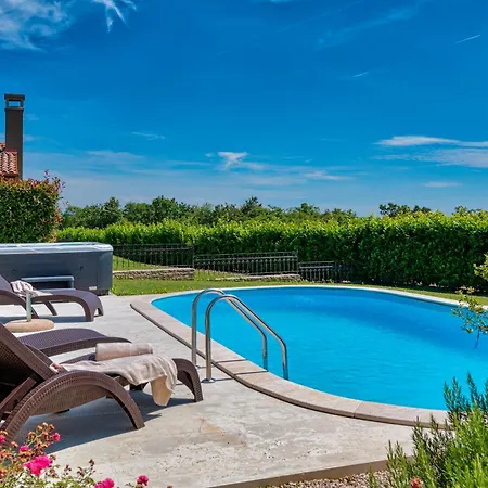Toscana For 6 People Near Umag With Private Pool, Jacuzzi & Sea View - Pet Friendly * Vilanija