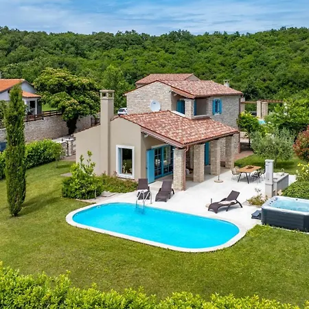 Toscana For 6 People Near Umag With Private Pool, Jacuzzi & Sea View - Pet Friendly Villa